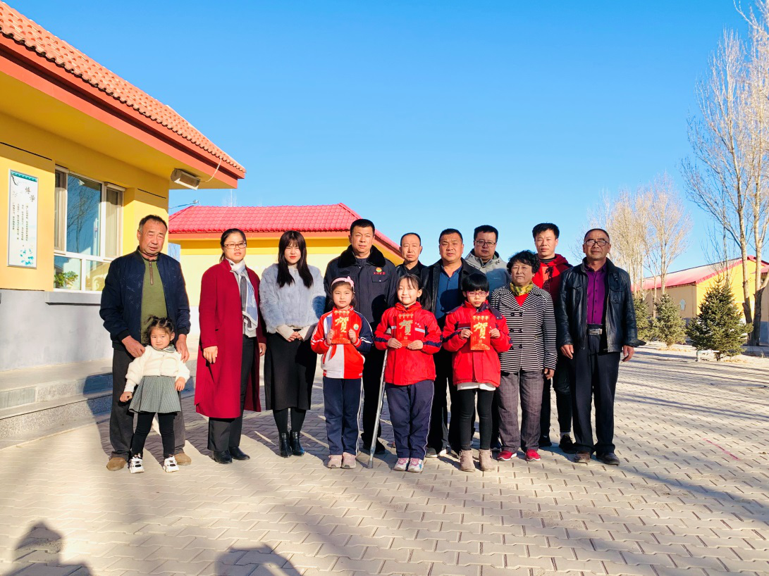 企业进校园，温情暖童心